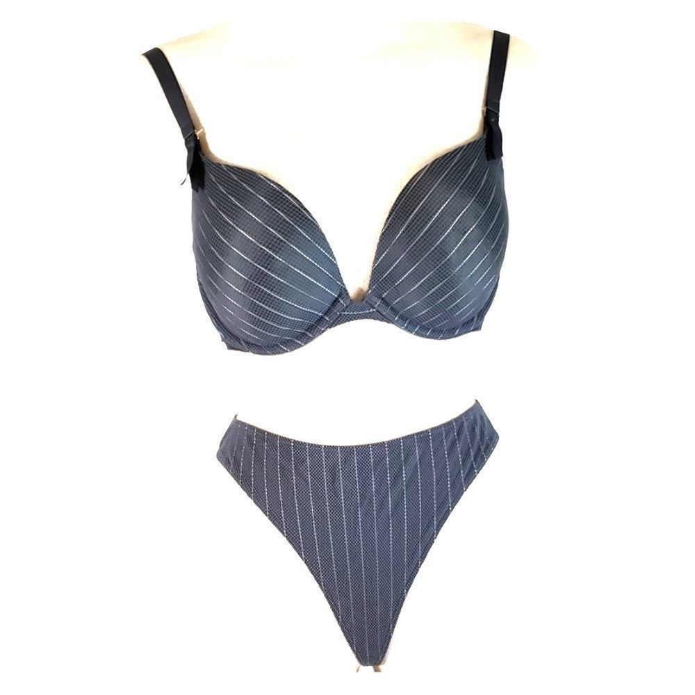 VICTORIA'S SECRET Bra‎ and Thong Set - 32DD/M